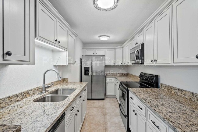 Building Photo - 93 East Ct