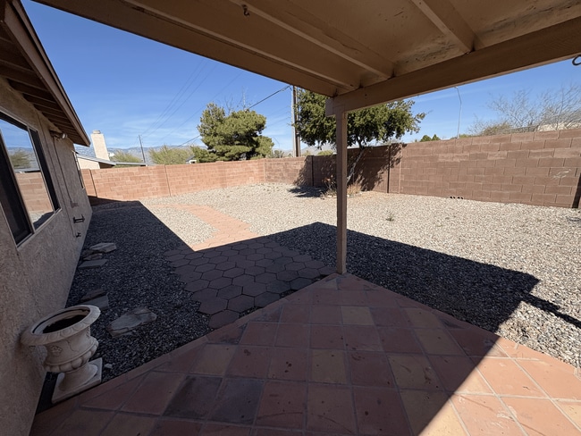 Building Photo - Eastside 3 bedroom 2 bath move in ready