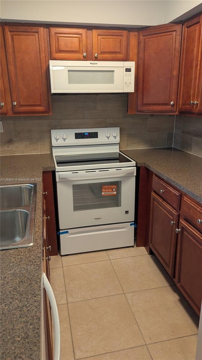 Building Photo - 2588 Coral Springs Dr