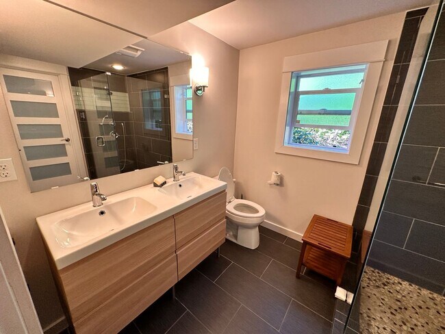 Building Photo - Charming West Seattle Home with Views of P...