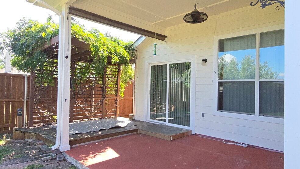 Building Photo - 6800 Oak Falls Dr