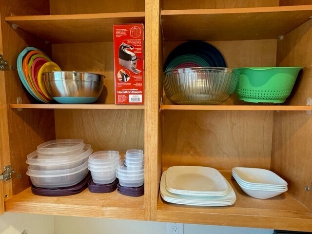 Stocked Kitchen Cabinets - 3320 Lochinvar Ave