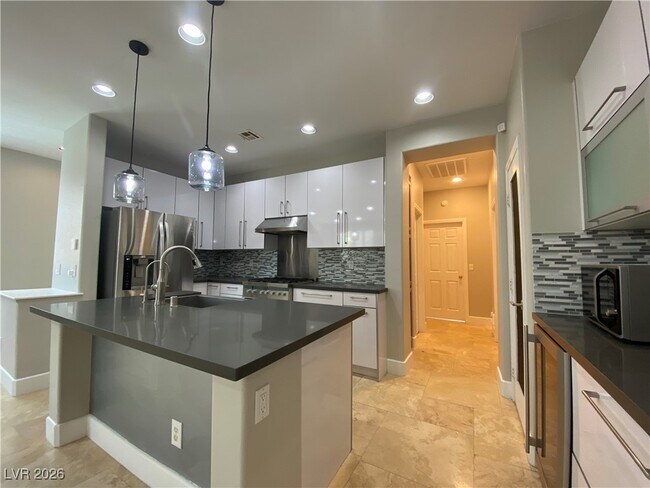 Building Photo - 7956 Skyline View Ct