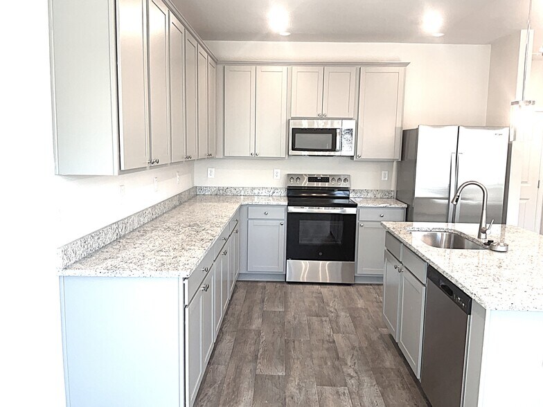 Building Photo - 3260 Emberly Dr