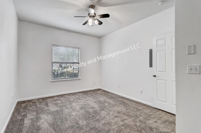 Building Photo - 575 Oakleaf Plantation Pkwy