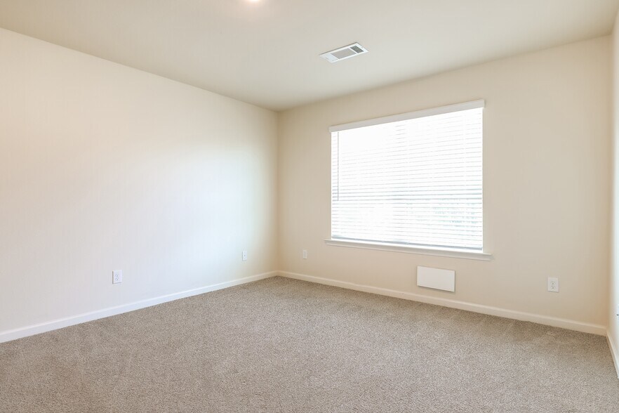 Building Photo - 201 Highwood Ln