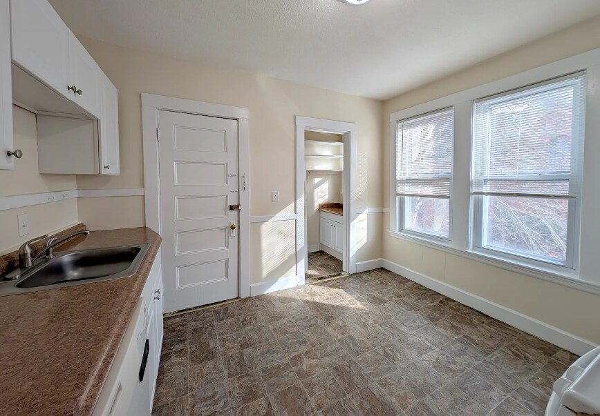 Building Photo - 14 Sanborn Ave