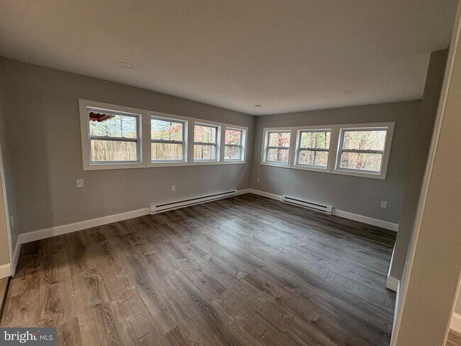 Building Photo - 6 Rockland Ave