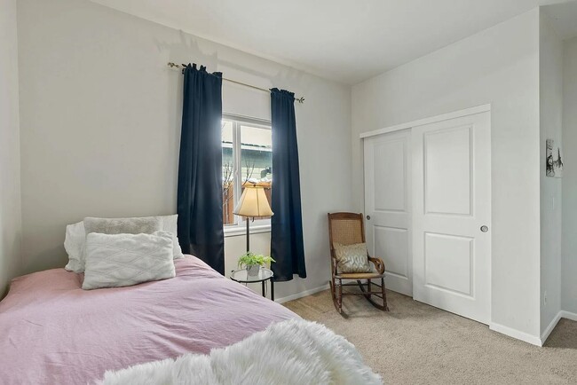 Building Photo - Charming 3-Bedroom, 2-Bathroom Home in Huntington Meadows