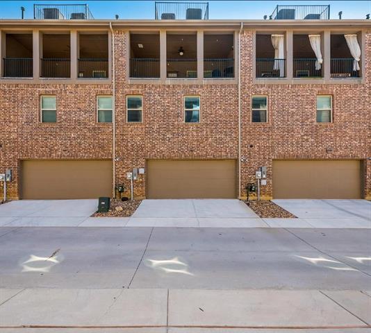 Building Photo - 2405 Siskiyou St