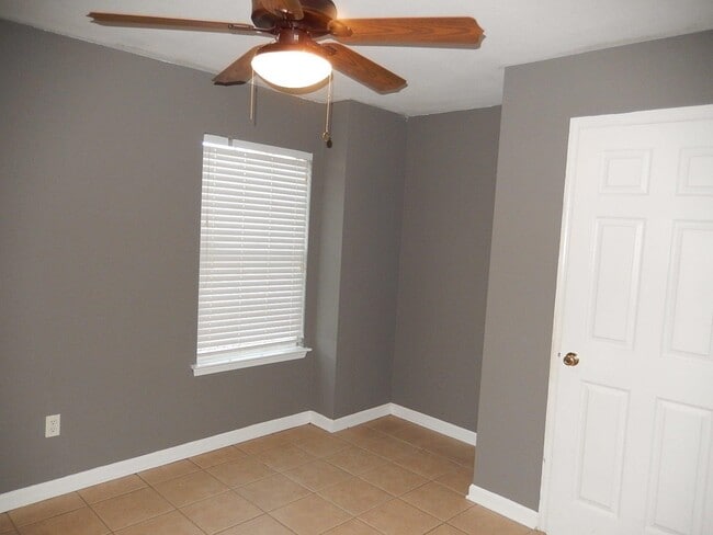 Building Photo - 600 Ponderosa Cir