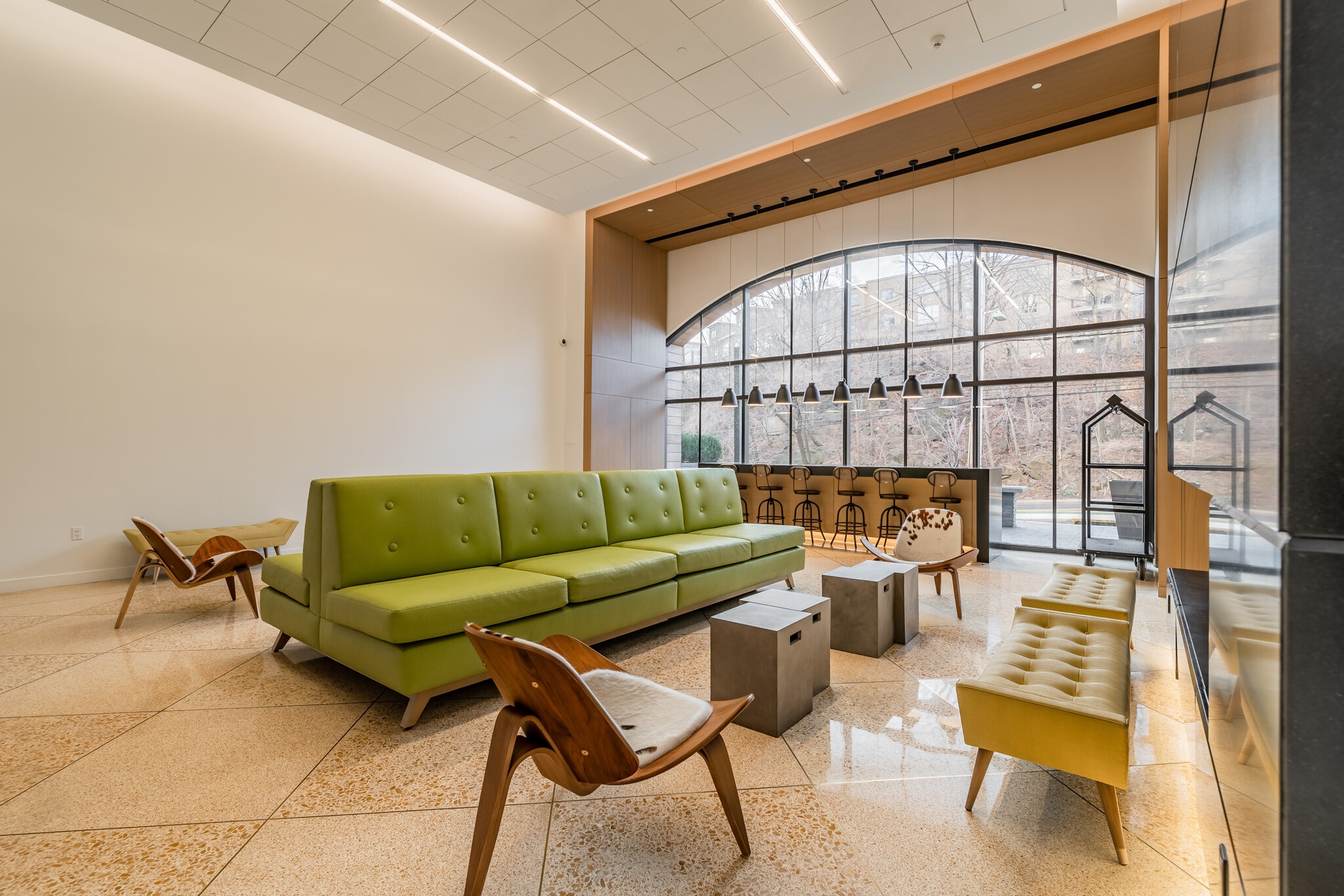 lobby lounge - 250 Gorge Rd