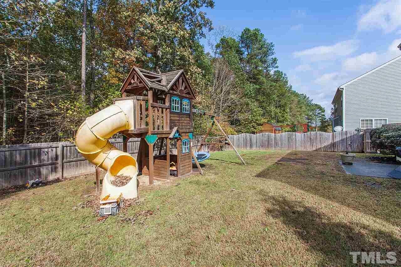 Building Photo - Room in Single Family Home on Autumn Leaf Ln
