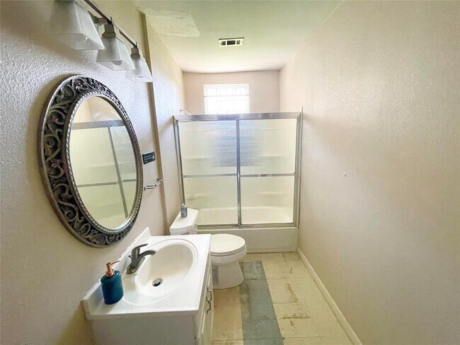 Building Photo - 4516 Katy Fwy