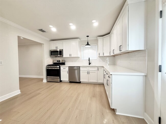 Building Photo - 1429 Northview Dr