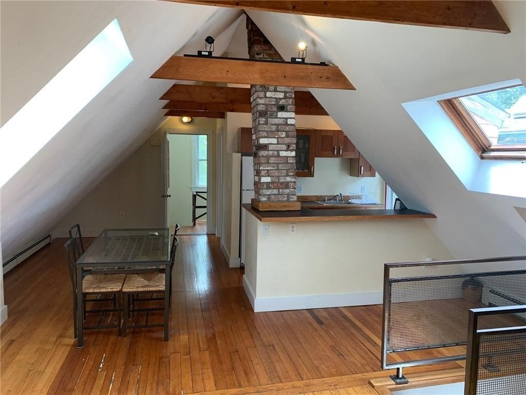 Building Photo - 27 Young St