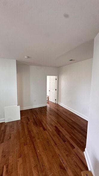 Building Photo - 5115 E Roosevelt Blvd