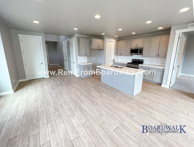 Building Photo - Modern Town Home in Highland!