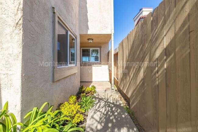 Building Photo - 143 Seal Ct