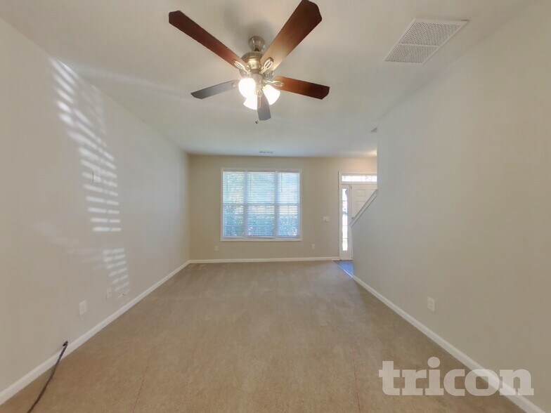 Building Photo - 121 Omega Ct