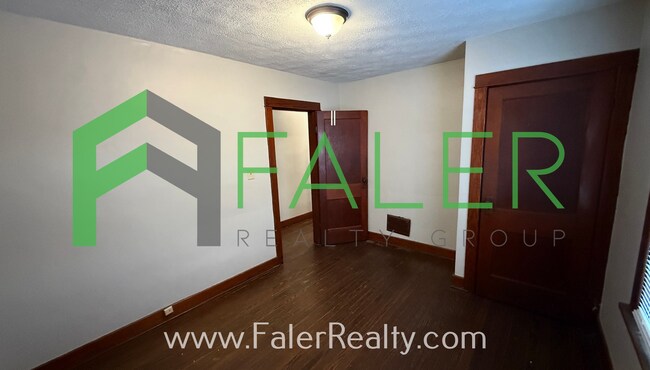 Building Photo - 1725-1727 Brookline