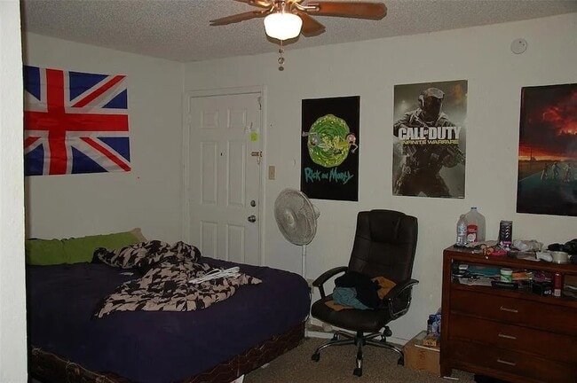 Building Photo - 9815 Walnut St