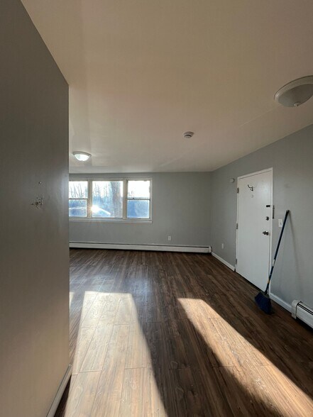 Building Photo - 180 Princeton Ave