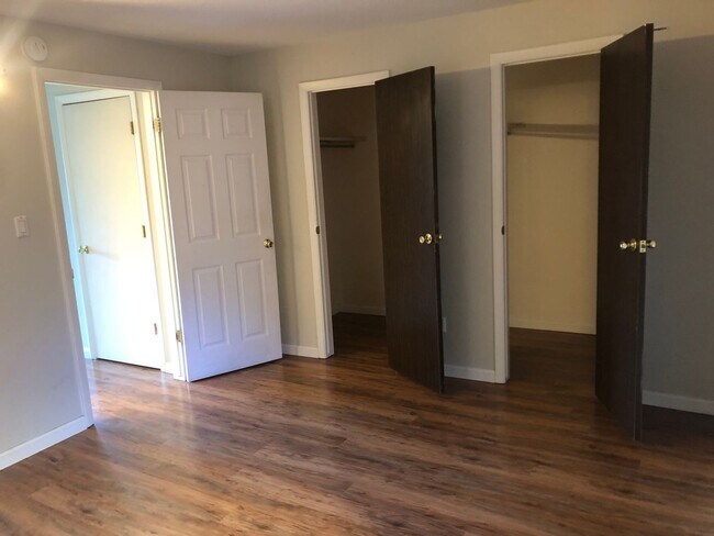 Building Photo - One Bedroom Main Level Condo for Rent Near CU