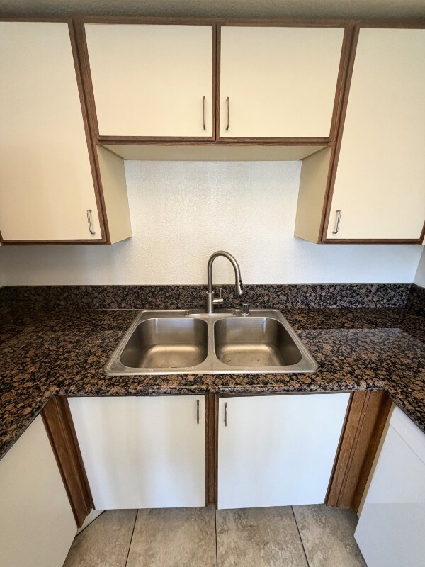 Building Photo - 503 S Adams St