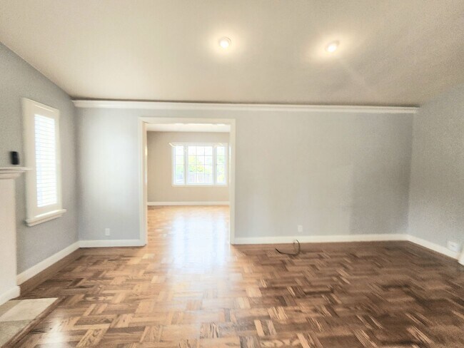 Building Photo - Two bed house in San Mateo