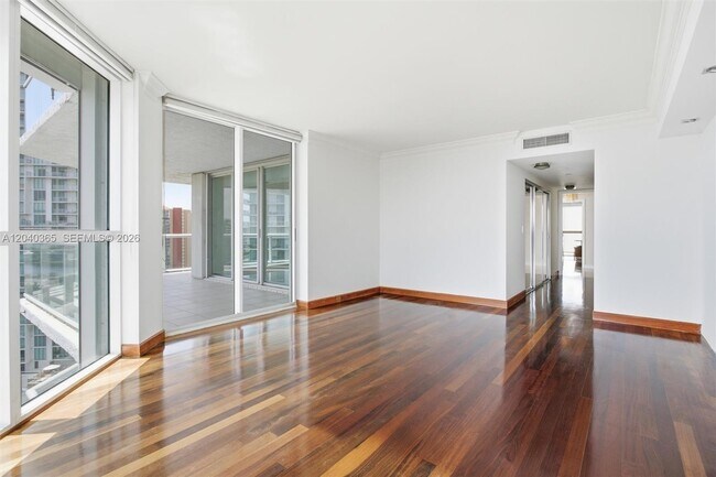 Building Photo - 16500 Collins Ave