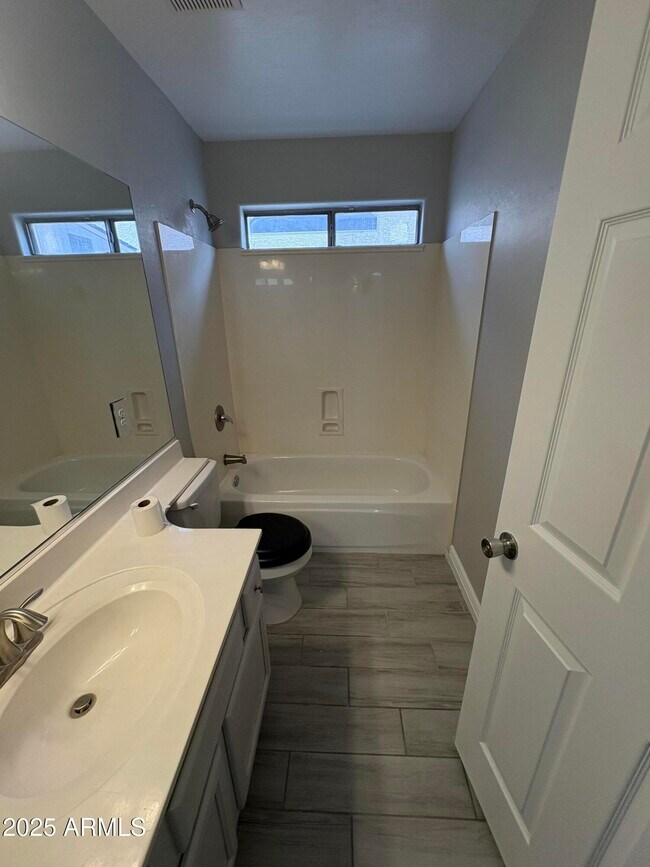 Building Photo - 6121 E Hermosa Vista Dr