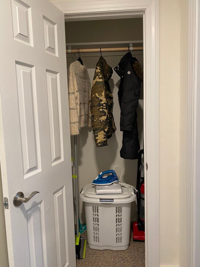 Building Photo - 52 Pomeroy Ave