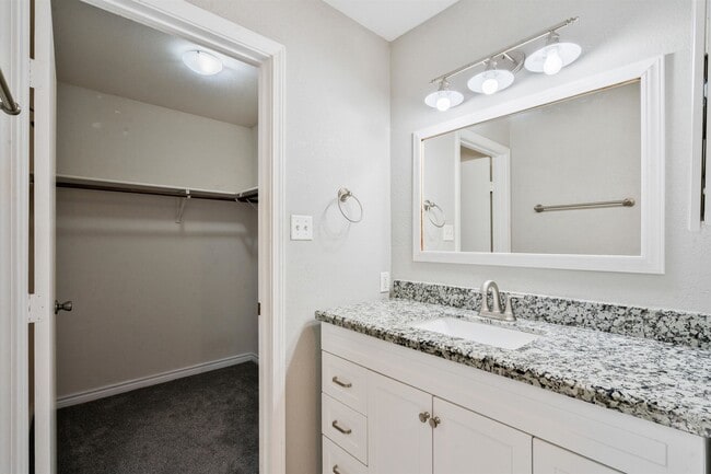 Building Photo - 1011 Tesoro Hills