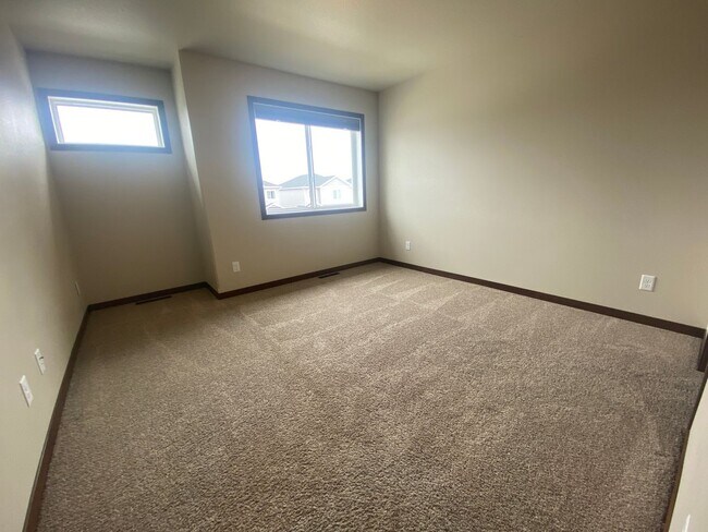Building Photo - 3-Bed, 3-Bath Single Family Home in Moorhead!