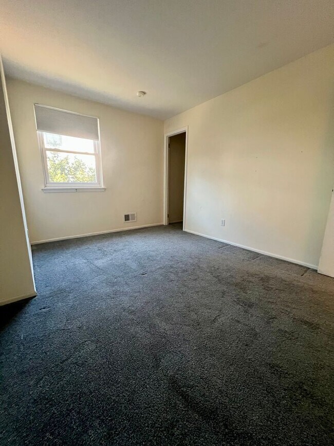 Building Photo - Gorgeous 3-Bedroom Home with Finished Basement in Havertown! Available NOW!