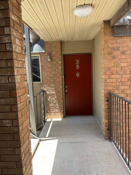 Building Photo - 4433 N Stanton St
