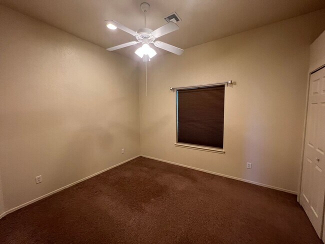 Building Photo - 4 BED POOL HOME!