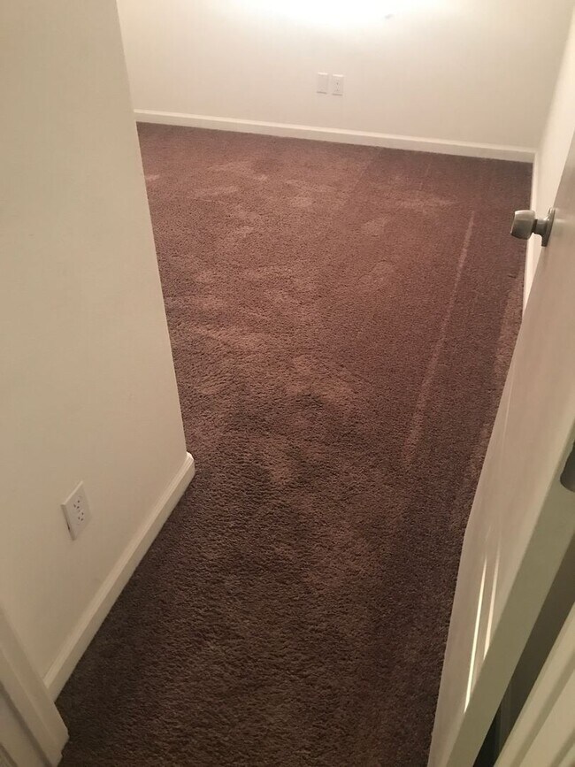 Building Photo - 620 Central Ave