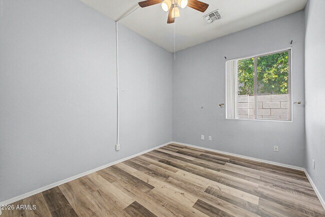 Building Photo - 7233 W Paradise Ln