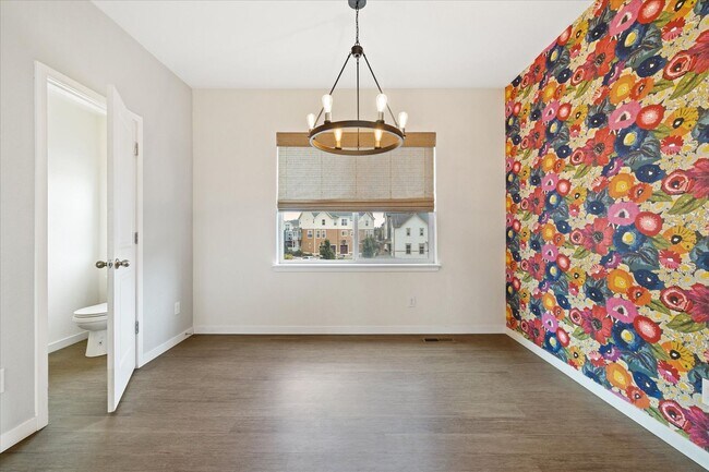 Building Photo - Beautiful, updated 3 bedroom townhome!