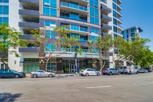 Building Photo - 253 Tenth Ave