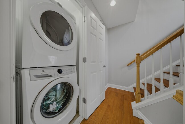 Building Photo - 1707 Summer St