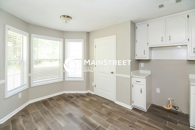 Building Photo - 3 Bedroom Pet-Friendly Home in Jonesboro, GA with Main Street Renewal