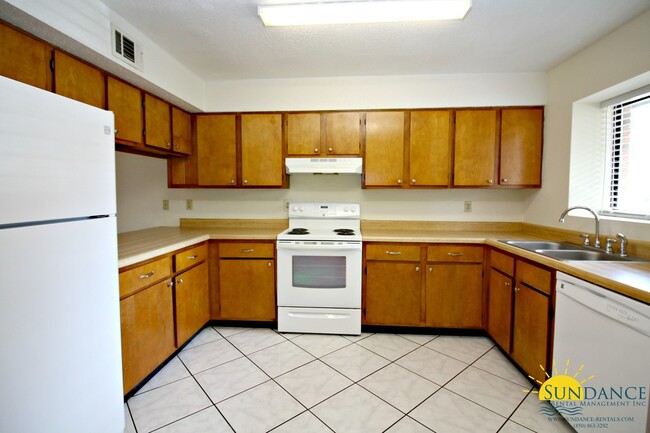 Building Photo - Great 2 Bedroom Townhouse in Fort Walton