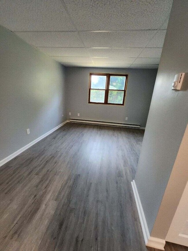 Building Photo - Live Comfortably in Troy – Renvated 1-Bedr...