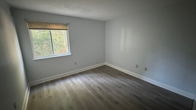 Building Photo - 38 Silver Hill Ln