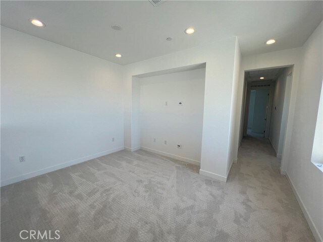Building Photo - 36318 Warren Dr