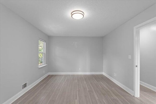 Building Photo - 175 Creekview Cir