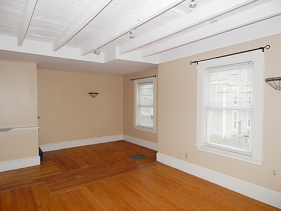 Building Photo - $1450 - 2BRM - 900ft2 - Bangor – Cumberlan...
